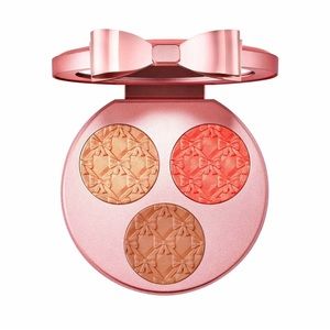 The MAC Effervescence Extra Dimension: MEDIUM Face Compact is a limited-ed…